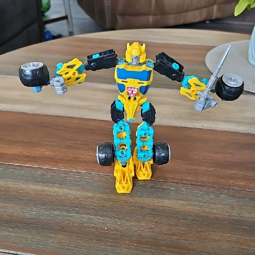 Transformers Construct-Bots Scout Class Bumblebee Buildable Action Figure